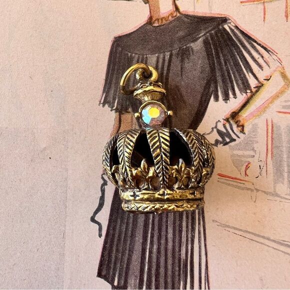 Vintage Elegant Crown Czech with Red and Green Accent stones - Picture 3 of 3